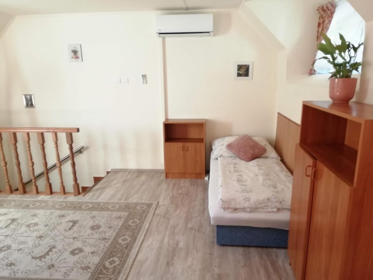 Cehmesterek Apartman เอ็กเกอร์ ภายนอก รูปภาพ