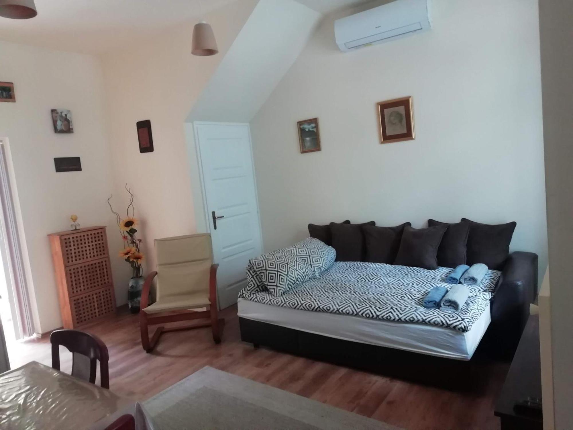 Cehmesterek Apartman เอ็กเกอร์ ภายนอก รูปภาพ