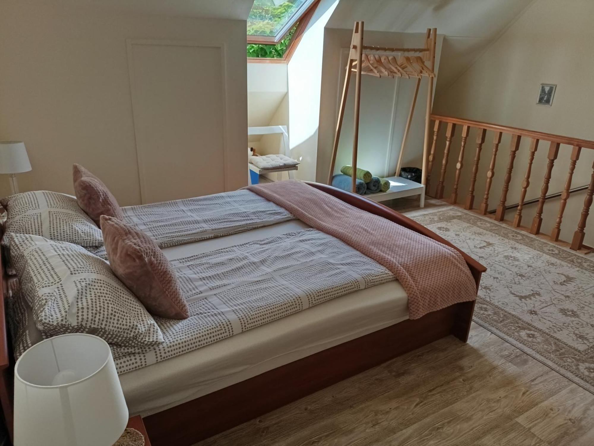 Cehmesterek Apartman เอ็กเกอร์ ภายนอก รูปภาพ