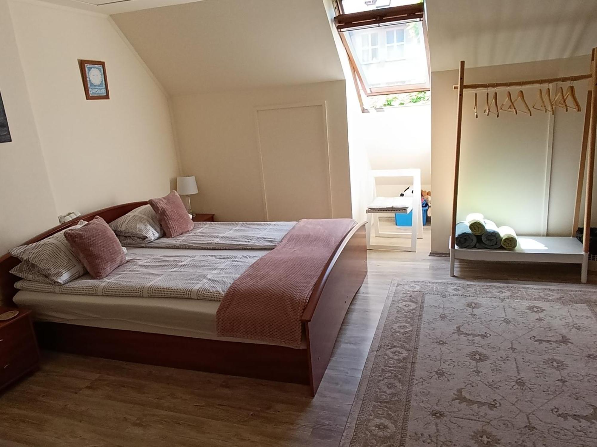 Cehmesterek Apartman เอ็กเกอร์ ภายนอก รูปภาพ